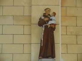 La statuaire, église Saint Médard Pontavert, moine à l'enfant