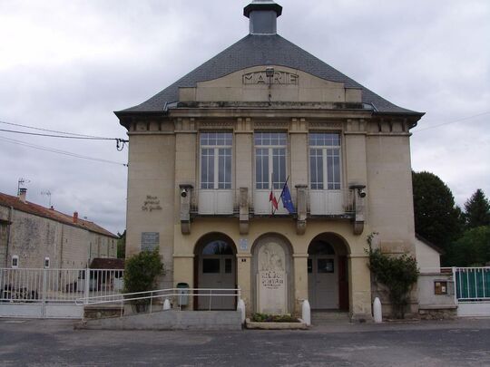 La façade de la mairie de Pontavert