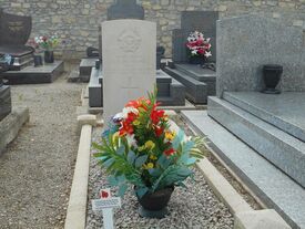 Tombe du Commonwealth, Flying Officer G.A.MC NICHOL
